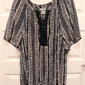 Soft and flowy…Catherines~black & white top, w/black shiny embellishments…3X!